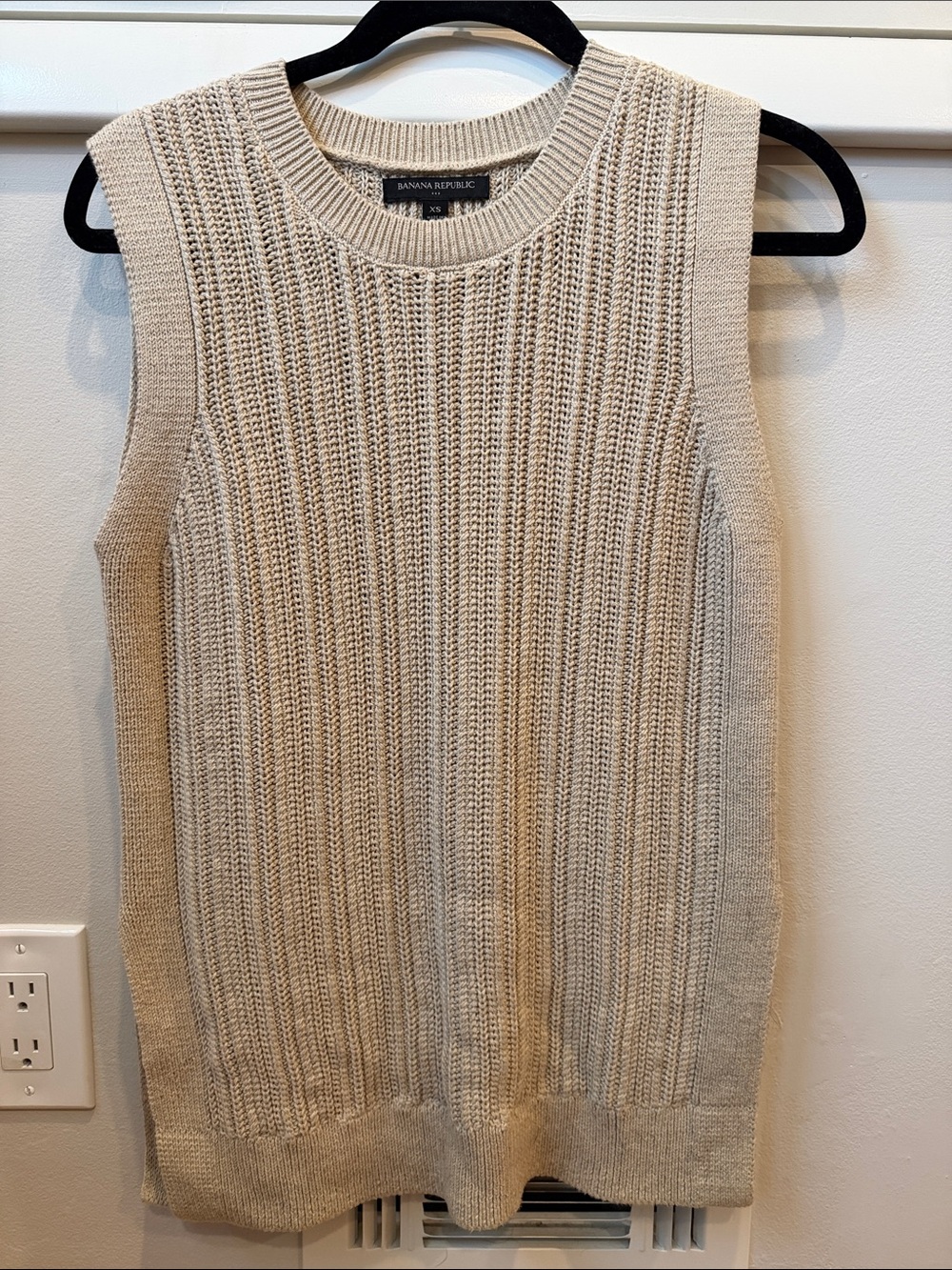 Banana Republic Cream Ribbed Knit Sleeveless Crew